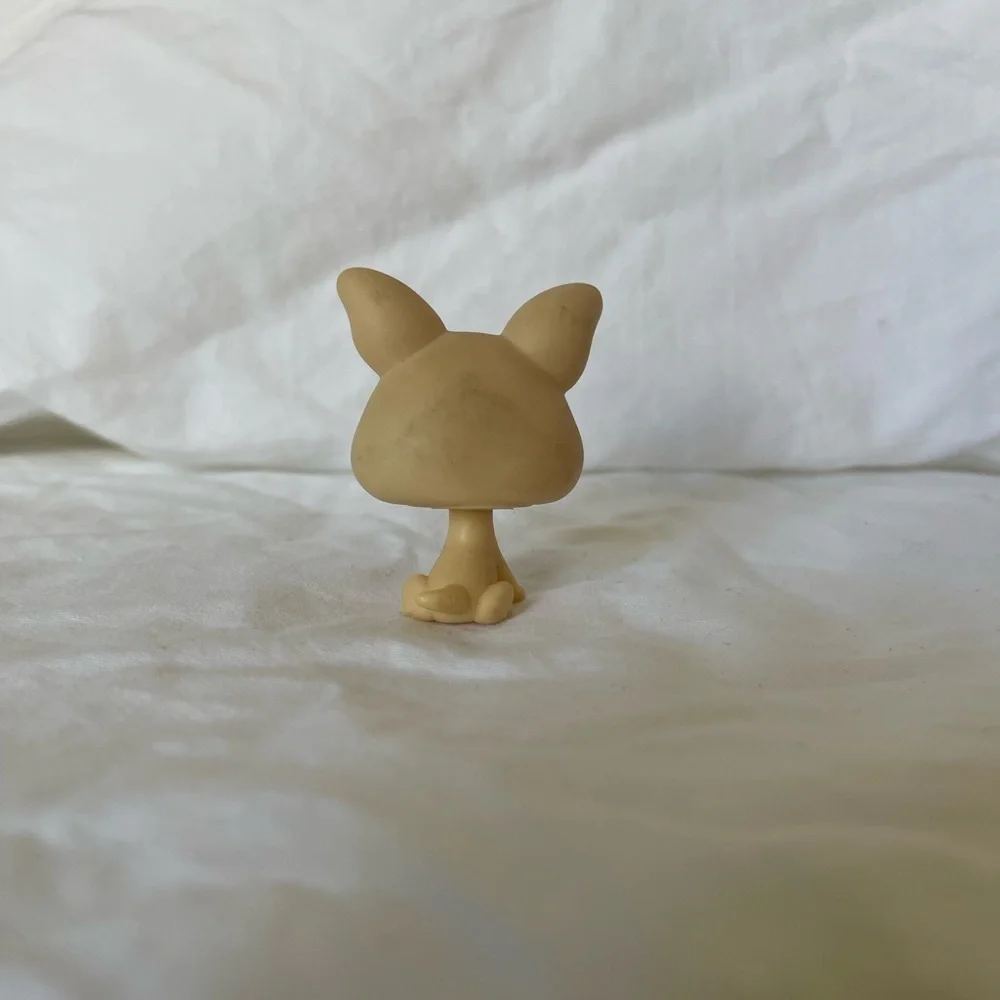 Littlest Pet Shop LPS Cream White CHIHUAHUA #837 Blue Clover EYES Tan Dog Puppy
